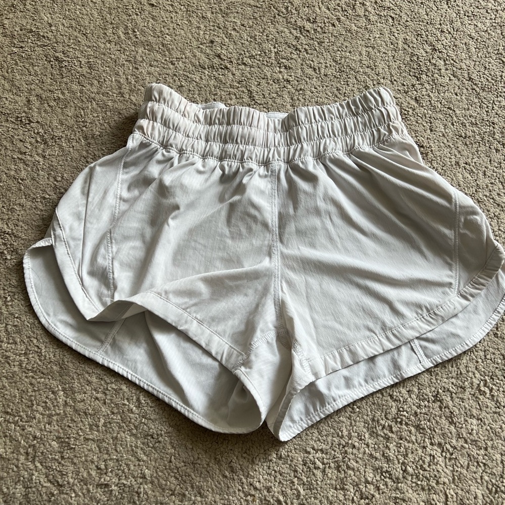 Lululemon size 4 white track that high rise NOT LINED 2.5”